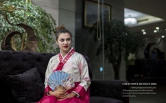 爸爸缓慢而有力的撞着